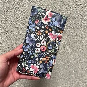 Floral wallet with snaps